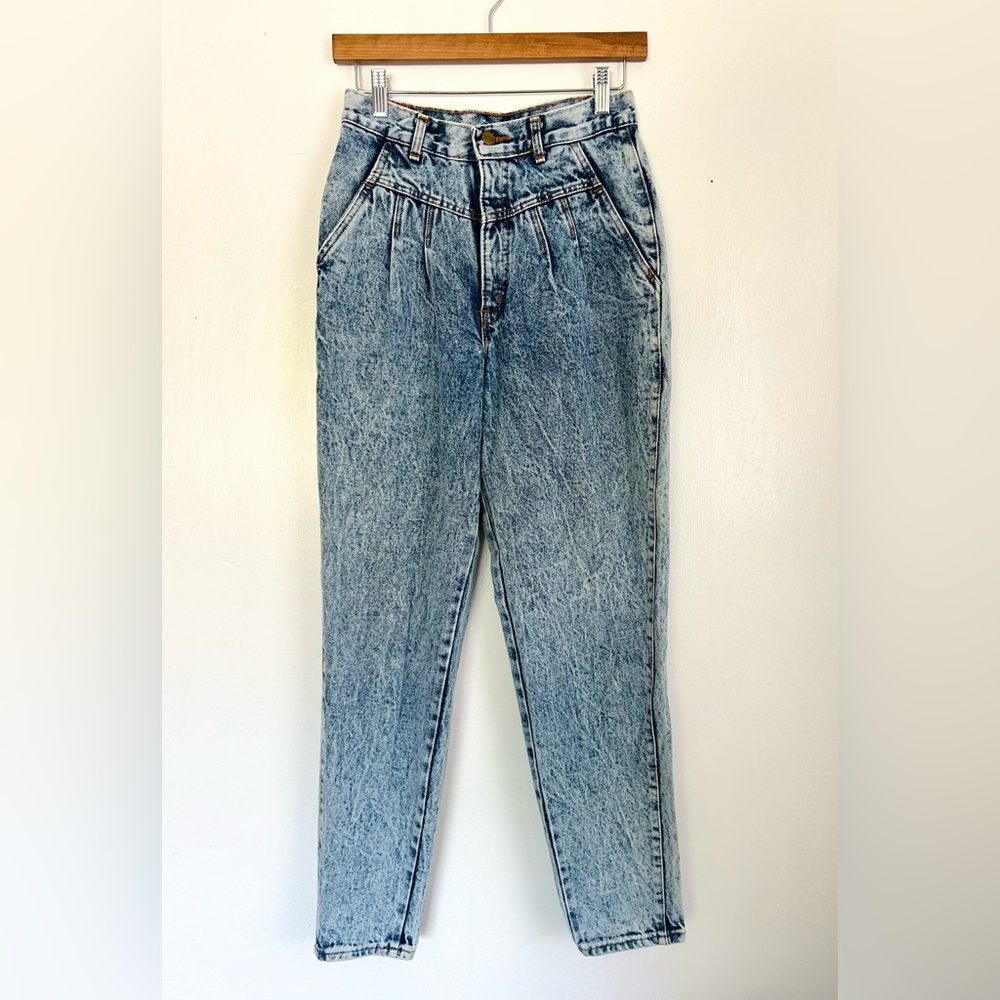VINTAGE 90s Acid Wash Pleated Chic Jeans